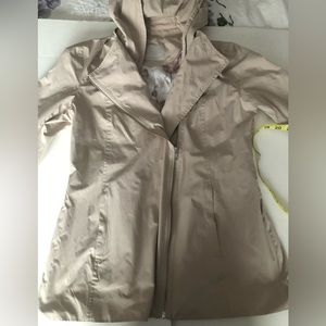 Soia & Kyo, Short 3/4 length Trench Coat, cream khaki/tan color, size Small